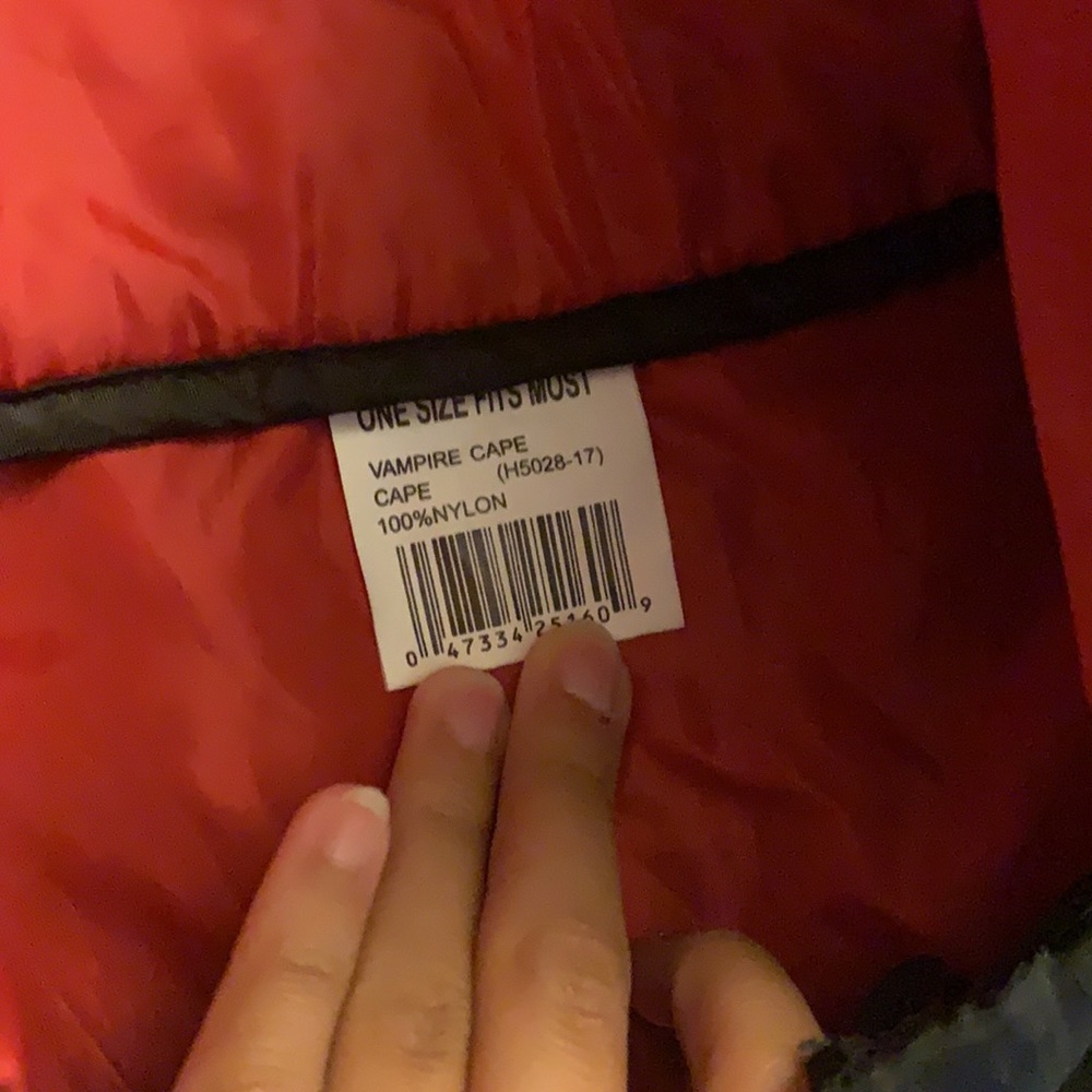 Vampire Cape - Picture 3 of 6